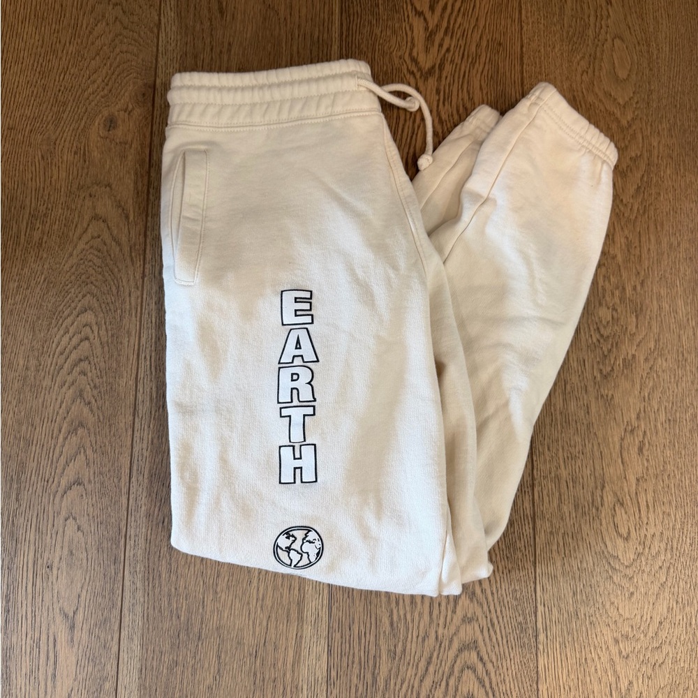Earth Graphic Sweatpants in Cream